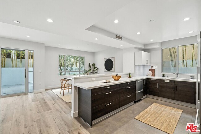 Building Photo - 1326 Centinela Ave