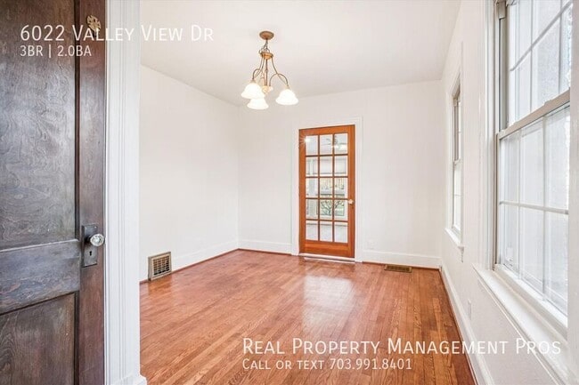 Building Photo - 6022 Valley View Dr