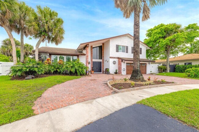Building Photo - 16530 Royal Poinciana Ct