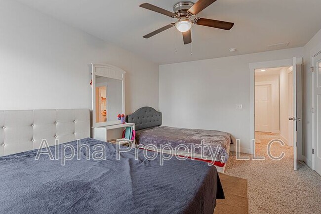 Building Photo - 126 Pewter Cir