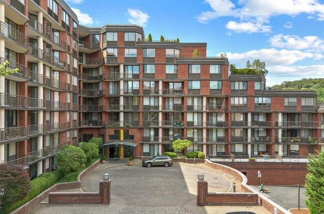 Building Photo - UHartty