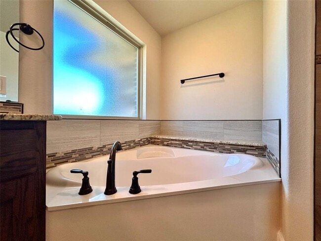 Building Photo - 112 Savage Cir