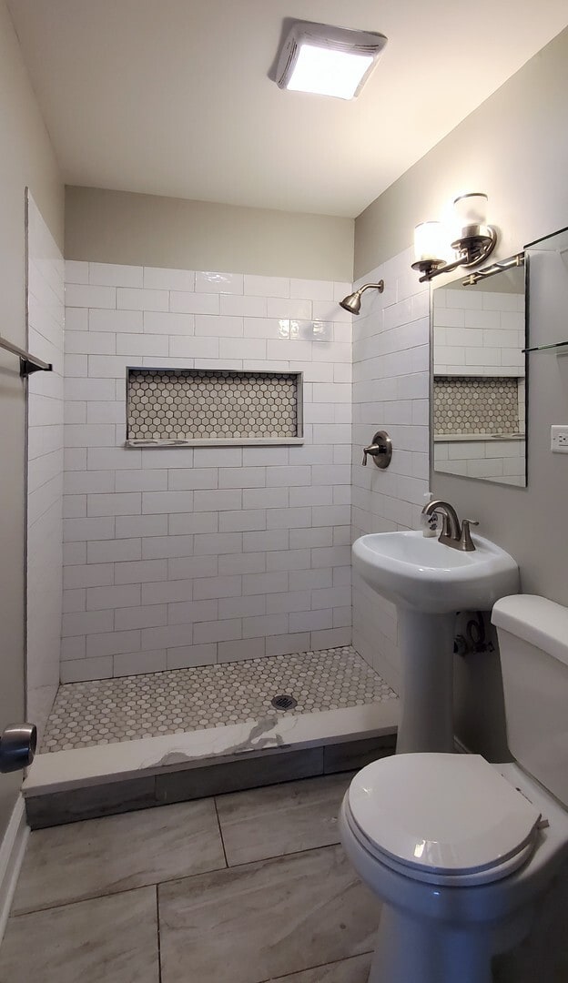 Building Photo - 923 Jasper St