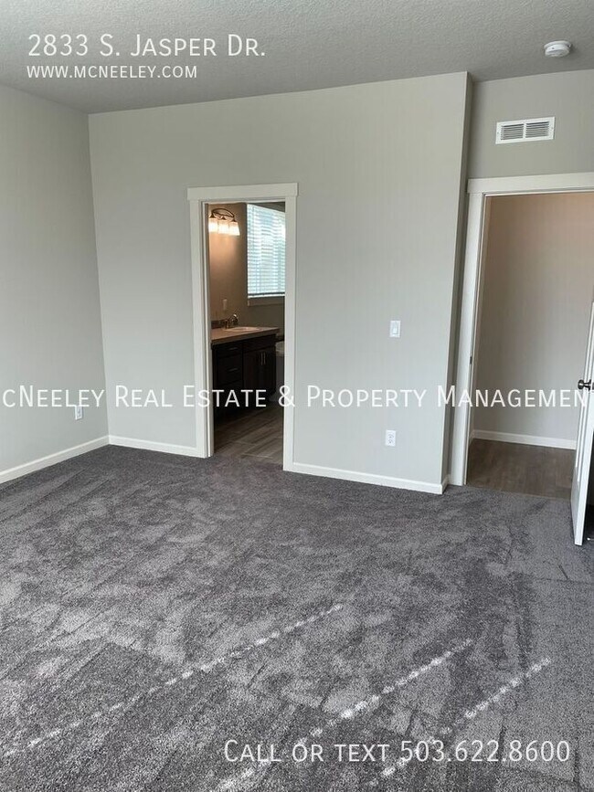 Building Photo - 2833 S Jasper Dr