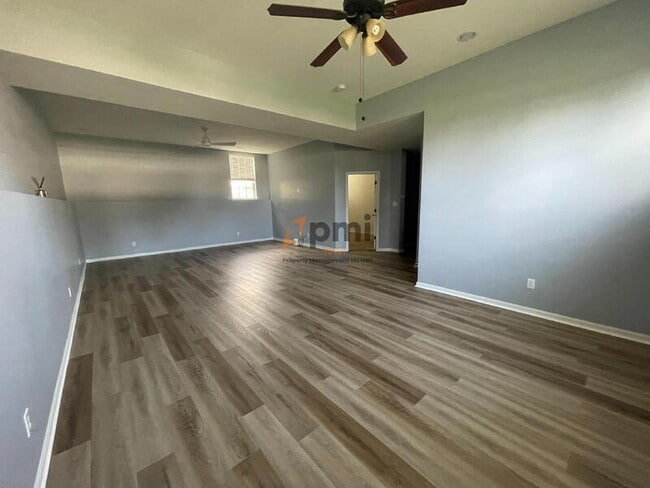 Building Photo - 10880 Mississippi St