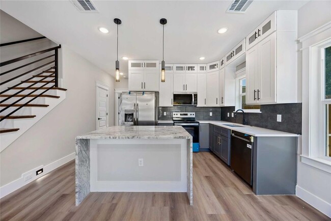 Building Photo - 4624 Mayflower St