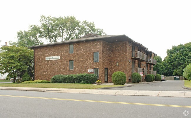 Primary Photo - Applegate Apartments