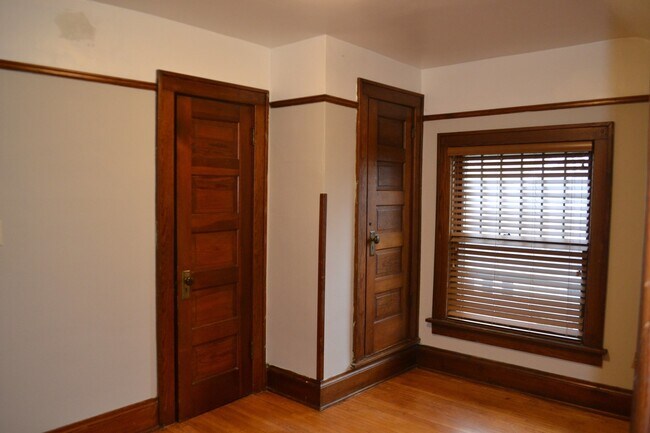 Building Photo - Historic Downtown Single Family Home for R...