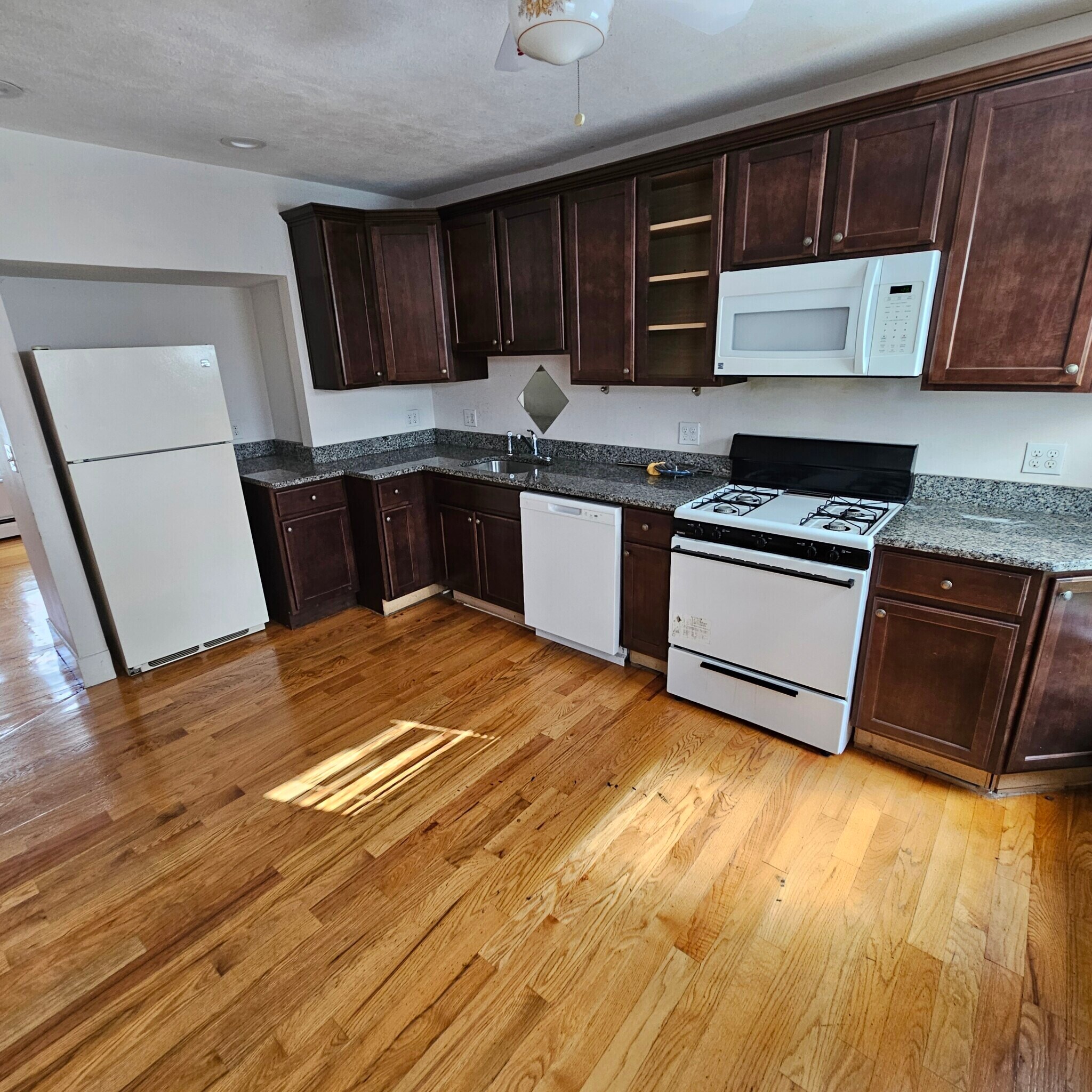 Building Photo - 5 Lawrence St