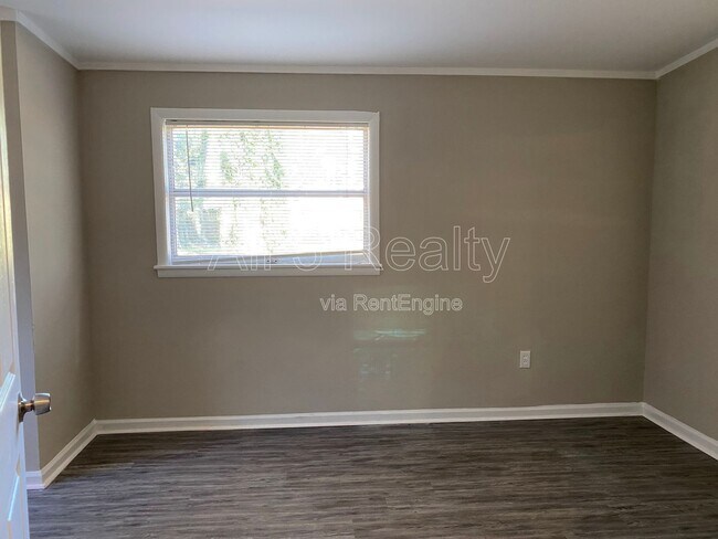 Building Photo - 3737 Dalraida Pkwy