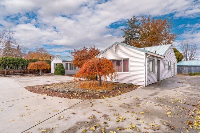 Primary Photo - 908 Bryan St