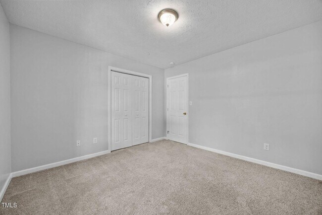 Building Photo - 450 Main St