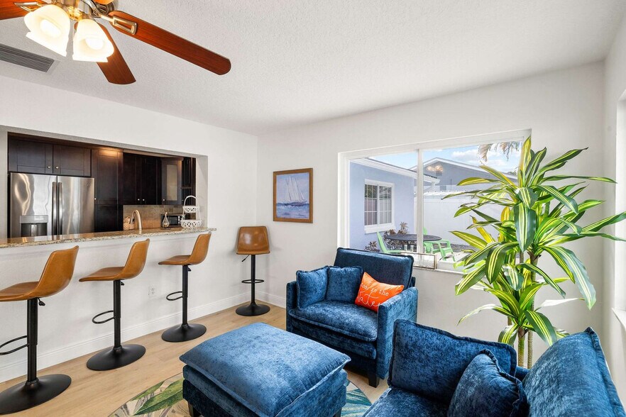 Building Photo - 6398 Woodland Blvd