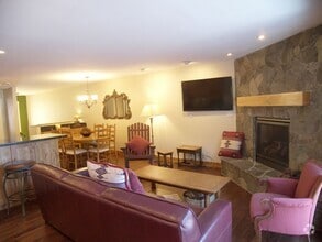 Building Photo - 3 Bedroom with a Summer Pool - Across from...