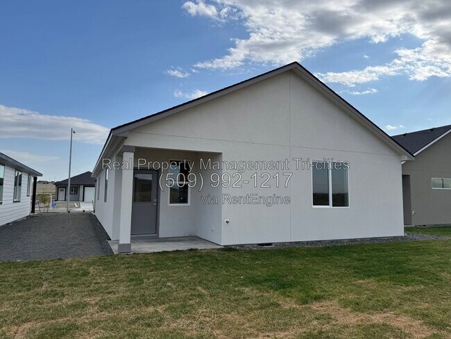 Building Photo - 3592 Stardust St