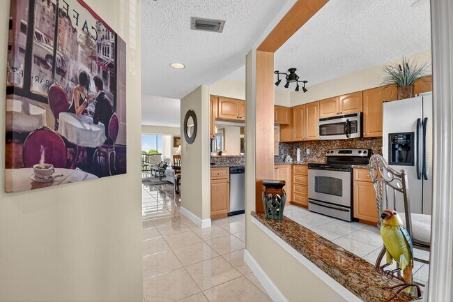 Building Photo - 14460 Strathmore Ln