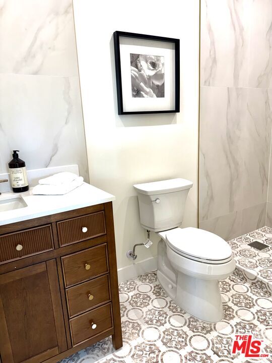 Building Photo - 900 N Alfred St