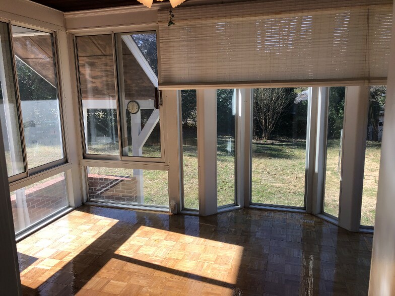 Building Photo - 11500 Elmwood Ln