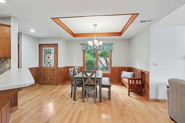 Building Photo - 612 Bos Landen Dr