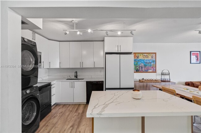 Building Photo - 1865 Brickell Ave