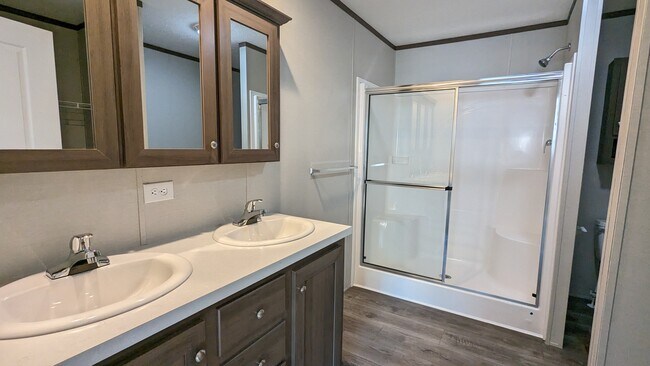 Building Photo - 46000 Geddes Rd