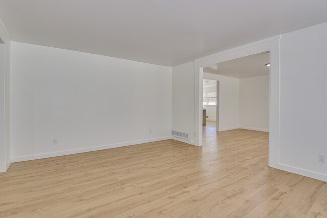 Building Photo - 3137 Edinburgh Dr