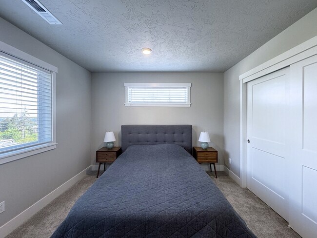 Building Photo - 2771 Cascara Dr