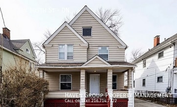 Building Photo - 2142 W 105th St