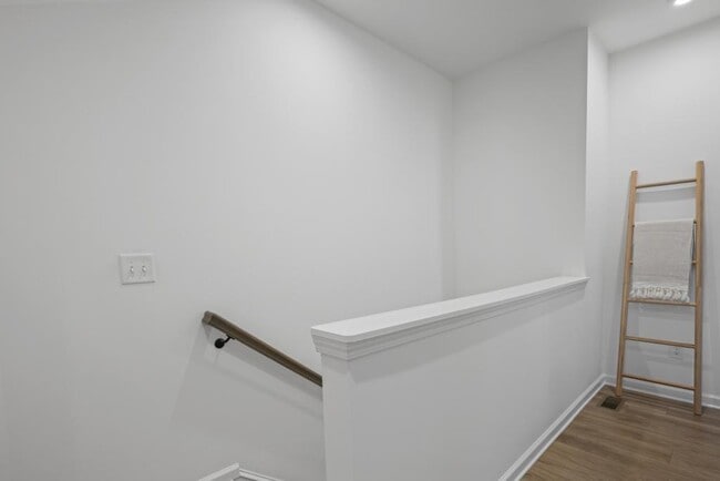 Building Photo - 121 Chestnut Cir