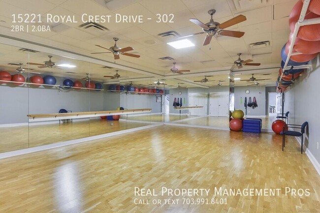 Building Photo - 15221 Royal Crest Dr