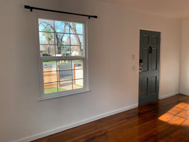 Building Photo - 1734 Spruce Ave