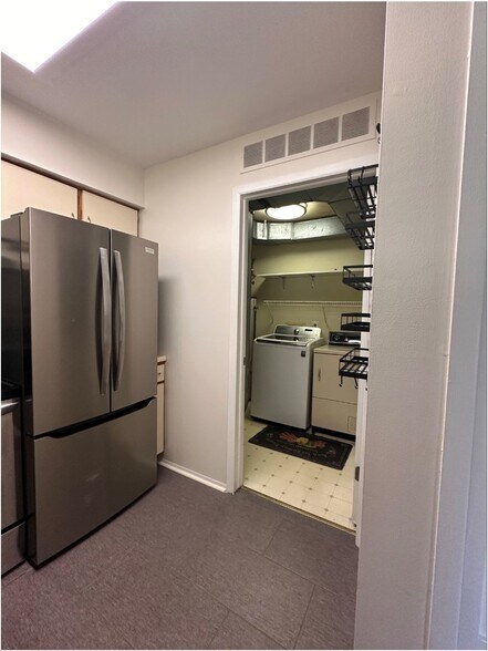Building Photo - 1642 Emerson Cir