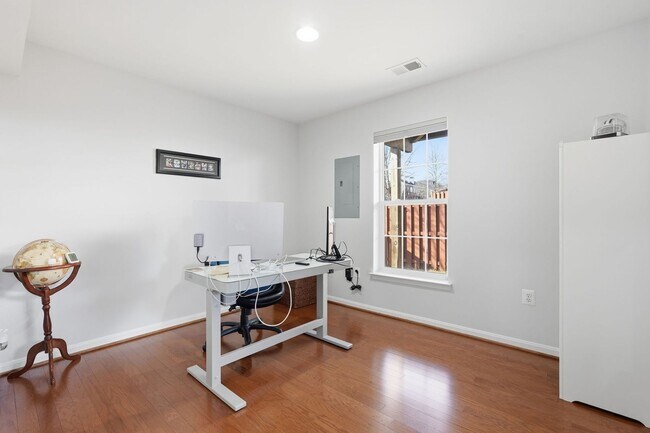 Building Photo - Located in a vibrant and highly sought after setting, this Richmond American Homes residence offe...