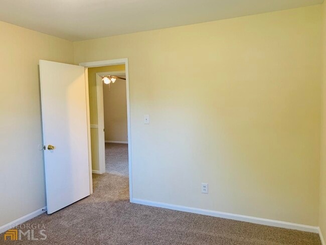 Building Photo - 105 Sunrise Dr