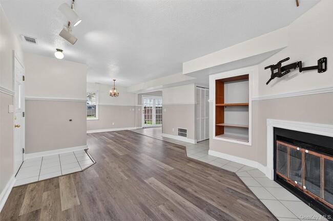 Building Photo - 3304 Whispering Hills Dr