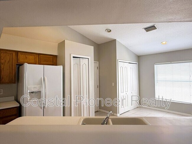 Building Photo - 2345 Roanoke Springs Dr