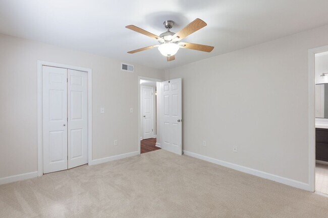 Building Photo - Spacious 2/2 Condo w/ Great Roommate Setup!