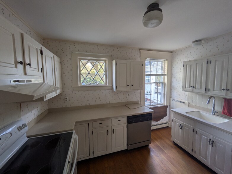 Building Photo - 24 Church St