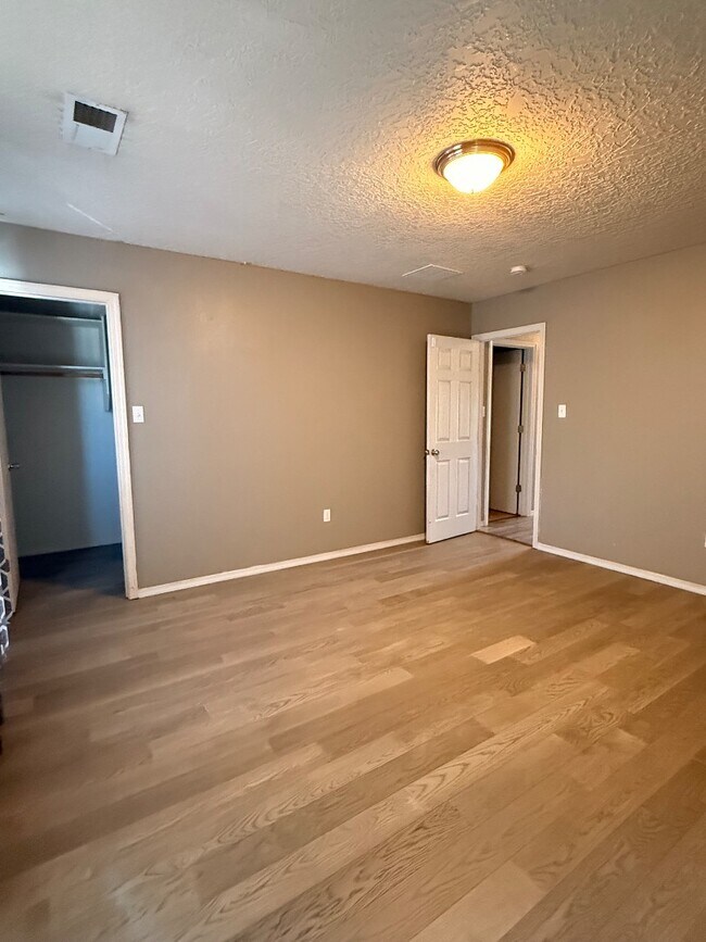 Building Photo - 2103 N Ensenada Cir SE