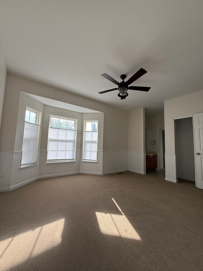 Building Photo - 10 Mabel Ln