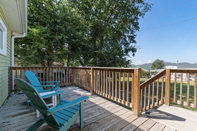 Building Photo - 2 Bed/ 1 Bath Cottage in Charlotte Park, Fenced Yard and Pet Friendly