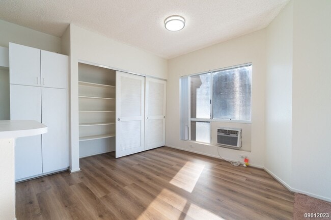 Building Photo - Palm Court, $2645, 2br/2ba Townhouse w/2 p...