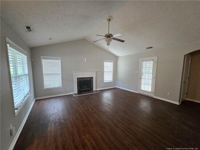 Building Photo - 150 Bear Creek Dr