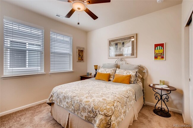 Building Photo - 511 E Hinsdale Ave