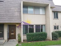 Building Photo - 3 Bed 2.5 Bath 1,380 sqft Townhome in Carmichael