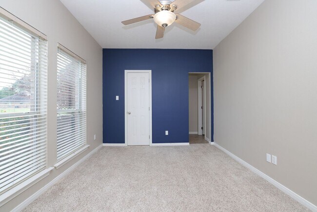 Building Photo - 105 Lawrence Marshall Dr