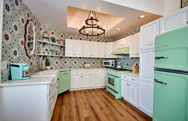 Building Photo - 7080 Via del Mar