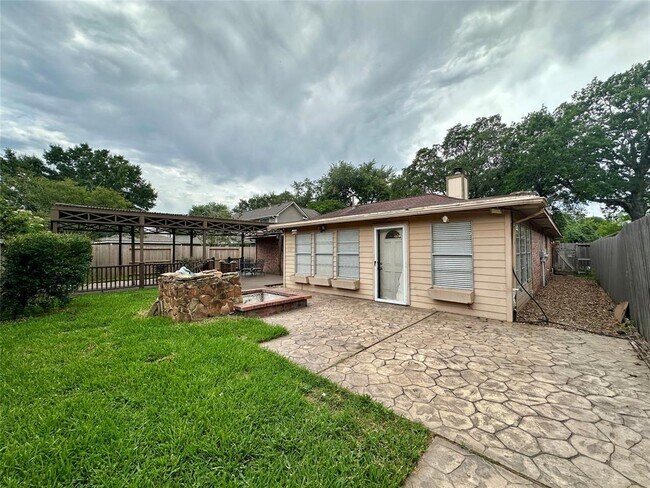 Building Photo - 11614 Easterling Dr