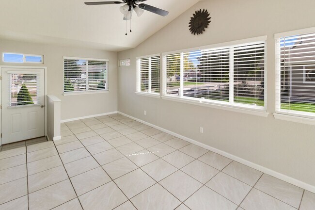 Building Photo - 2488 Sapphire St