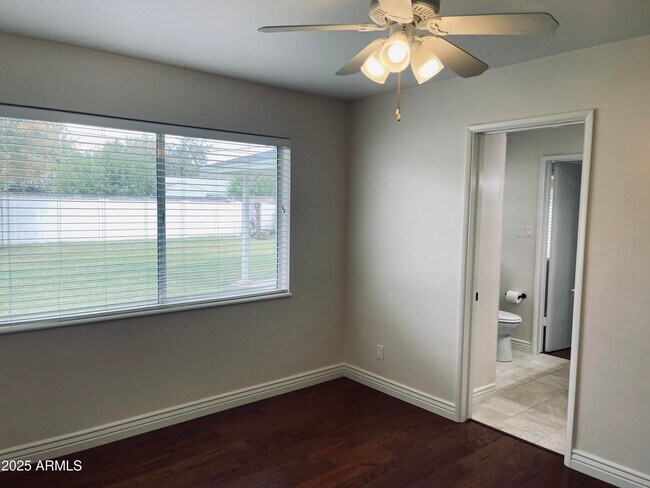 Building Photo - 4702 E Wilshire Dr